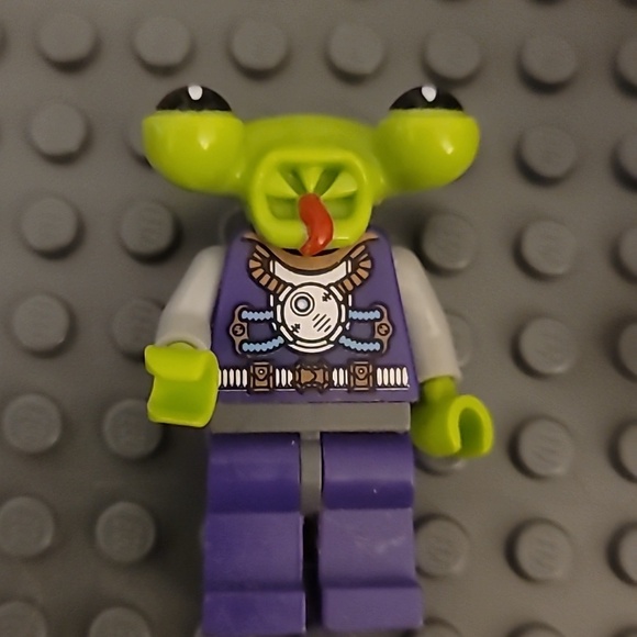 Lego Other - LEGO Minifigure 8803  Space Alien